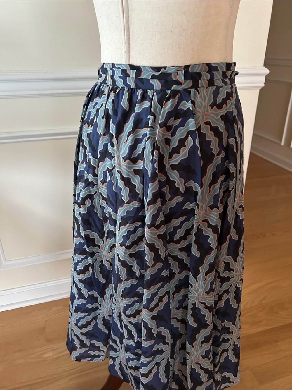 Brooks Brothers Navy Blue & Light Blue Patterned Tie-Waist Midi Skirt - Picture 4 of 6